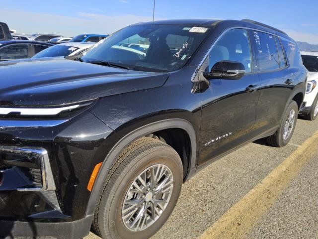 Used 2026 Chevrolet Traverse LT FWD image 2
