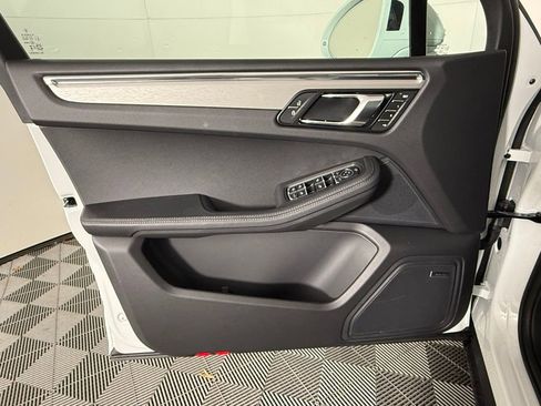 Certified 2026 Porsche Macan image 22
