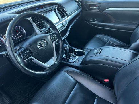 Used 2019 Toyota Highlander XLE AWD/4WD image 11
