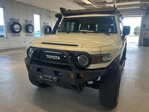 Used 2012 Toyota FJ Cruiser 4WD w/ Upgrade Pkg image 2