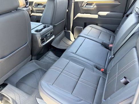 Used 2025 Chevrolet Silverado 1500 High Country AWD/4WD image 17