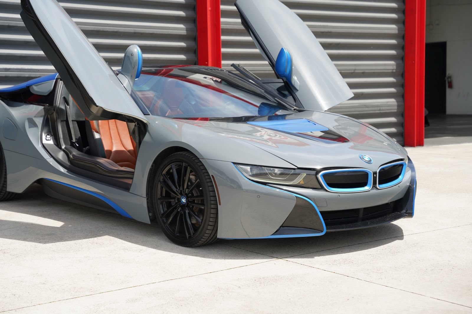 Used 2019 BMW i8 Roadster AWD/4WD image 2