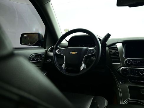 Used 2020 Chevrolet Suburban LT image 38