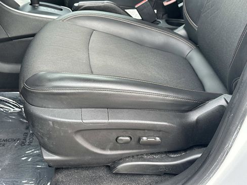 Certified 2022 Chevrolet Trax LT w/ LT Convenience Package image 16