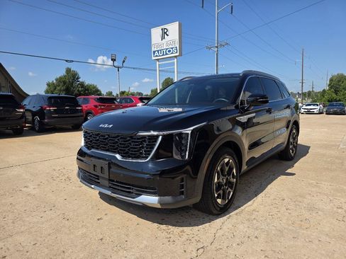 Used 2025 Kia Sorento S w/ Panoramic Sunroof Package FWD image 3