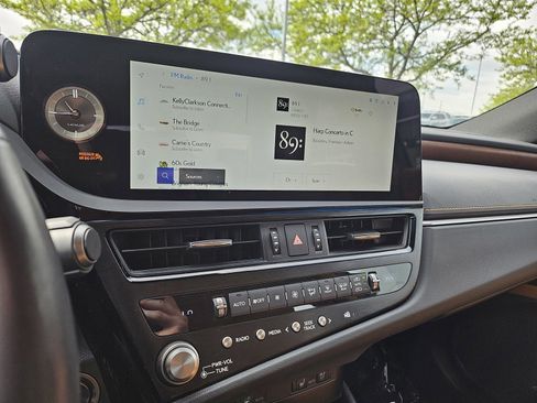 Used 2025 Lexus ES 350 w/ Premium Package image 14