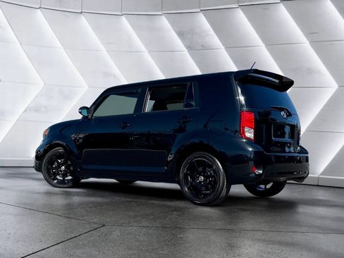 Used 2012 Scion xB FWD image 3