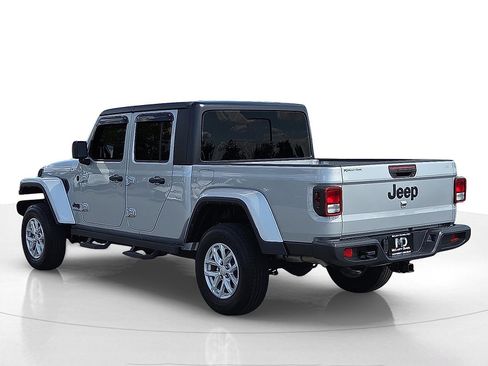 Used 2023 Jeep Gladiator Sport image 4