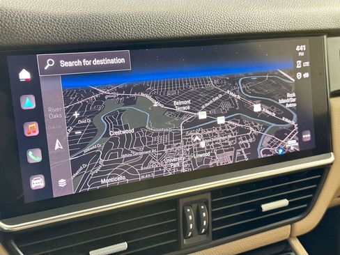 Certified 2023 Porsche Cayenne Platinum Edition image 22