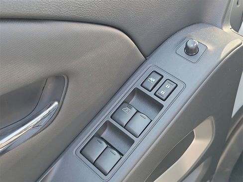 Used 2024 Nissan Frontier SV w/ SV Convenience Package image 15