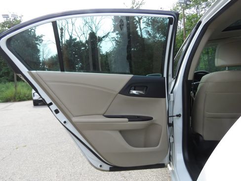 Used 2015 Honda Accord EX-L image 19