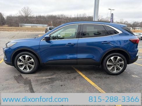 Used 2023 Ford Escape Platinum image 4