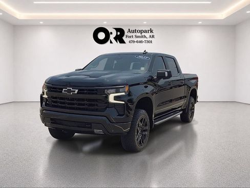 Used 2023 Chevrolet Silverado 1500 LT Trail Boss w/ LT Trail Boss Premium Package AWD/4WD image 2