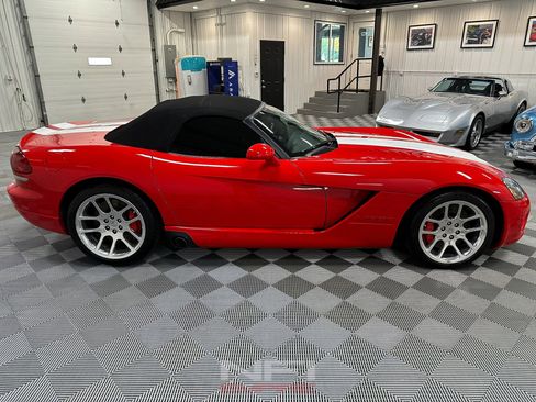 Used 2004 Dodge Viper SRT-10 image 13