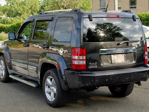 Used 2011 Jeep Liberty Limited w/ Chrome Accents Group AWD/4WD image 5