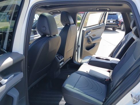 New 2026 Volkswagen Tiguan SE R-Line FWD image 19
