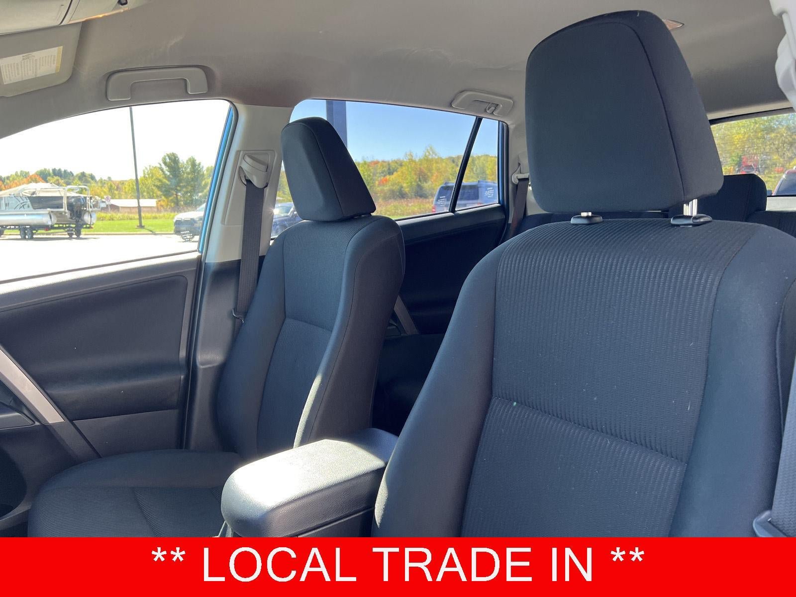 Used 2016 Toyota RAV4 LE AWD/4WD image 2