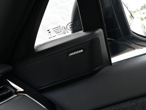 Used 2025 Land Rover Range Rover Sport SE AWD/4WD image 34