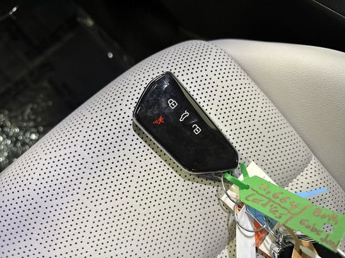 Used 2023 Volkswagen ID.4 Pro S Plus image 27