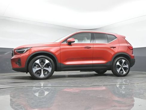 Used 2025 Volvo XC40 B5 Plus AWD/4WD image 14