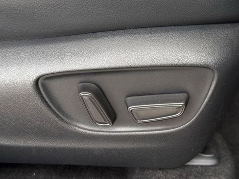 Used 2023 Toyota Highlander XLE FWD image 32