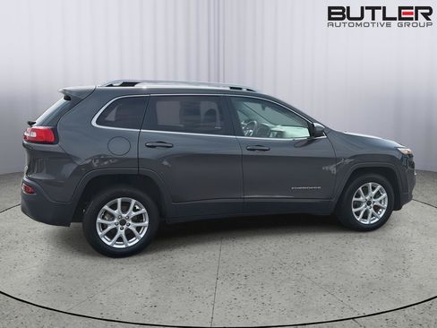 Used 2016 Jeep Cherokee Latitude FWD image 7