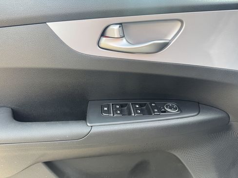 Used 2024 Kia Forte LXS FWD image 9