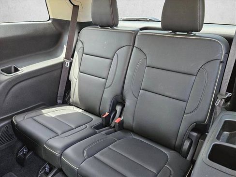 Used 2021 GMC Acadia Denali w/ Denali Technology Package FWD image 18