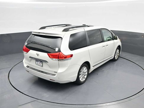 Used 2011 Toyota Sienna Limited image 32