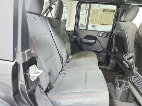 Used 2025 Jeep Wrangler Unlimited Rubicon image 37