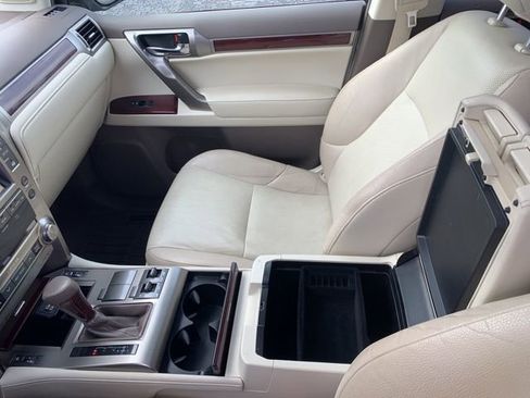 Used 2016 Lexus GX 460 w/ Premium Package image 40