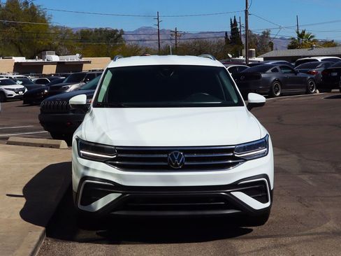 Used 2024 Volkswagen Tiguan SE FWD image 16