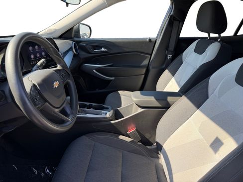 Used 2024 Chevrolet Trax LS FWD image 9