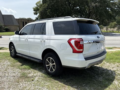 Used 2020 Ford Expedition XLT RWD image 3
