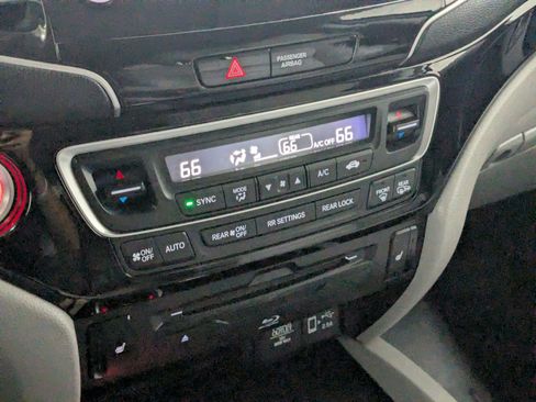 Used 2019 Honda Pilot Touring image 16