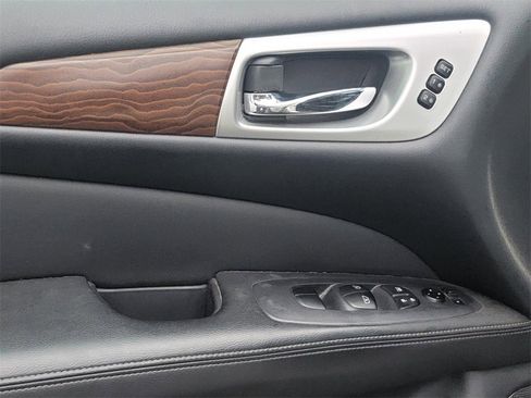 Used 2020 Nissan Pathfinder Platinum image 6