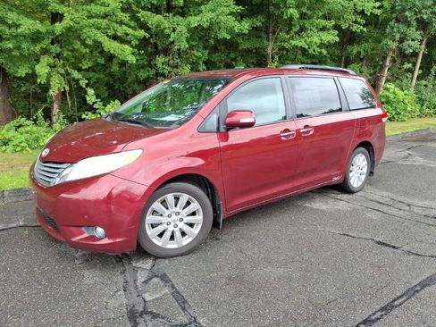 Used 2013 Toyota Sienna Limited w/ Premium Pkg AWD/4WD image 1
