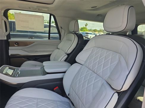 New 2026 Lincoln Navigator L Black Label AWD/4WD image 15