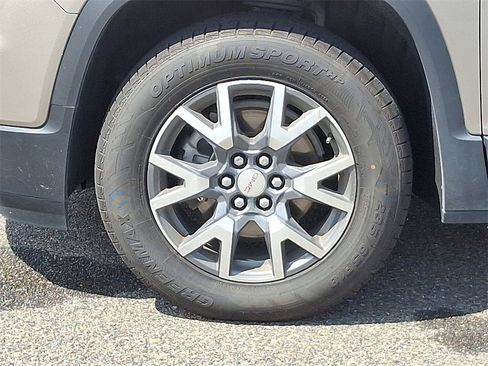 Used 2023 GMC Acadia SLT image 8