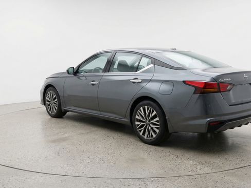 Used 2025 Nissan Altima 2.5 SV image 6