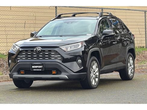 Used 2021 Toyota RAV4 Limited AWD/4WD image 8