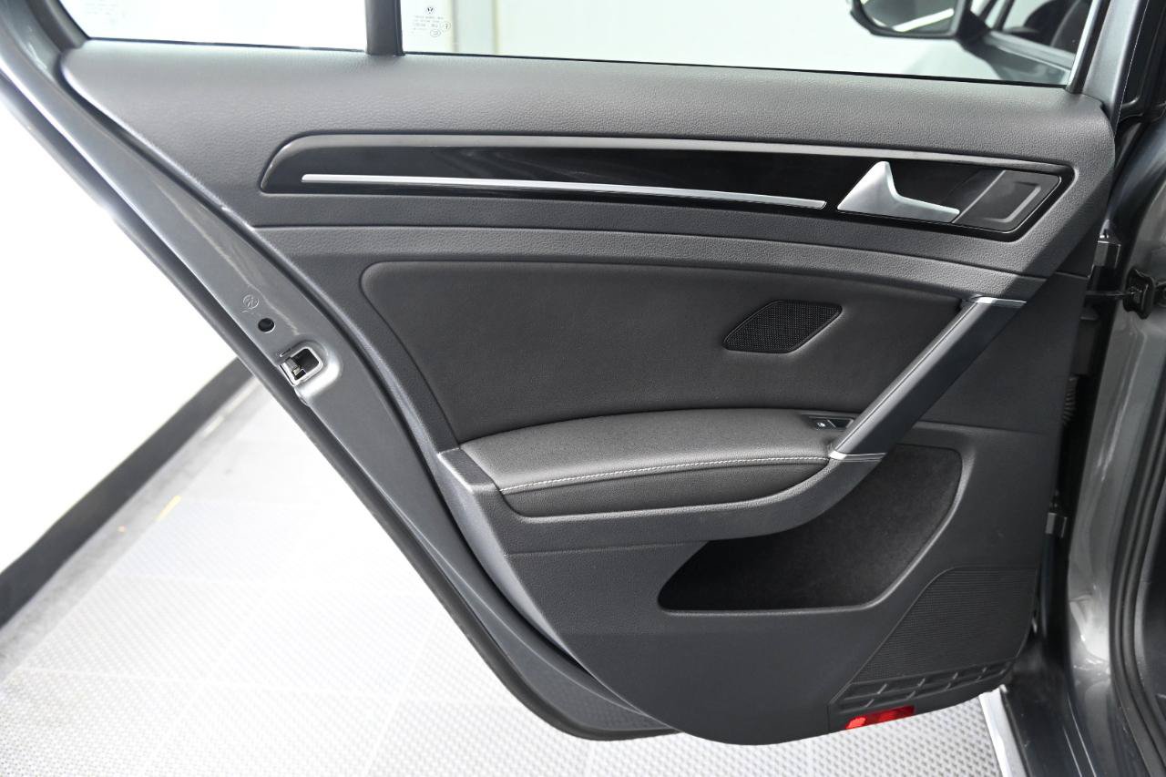 Used 2019 Volkswagen Golf R 4-Door AWD/4WD image 34