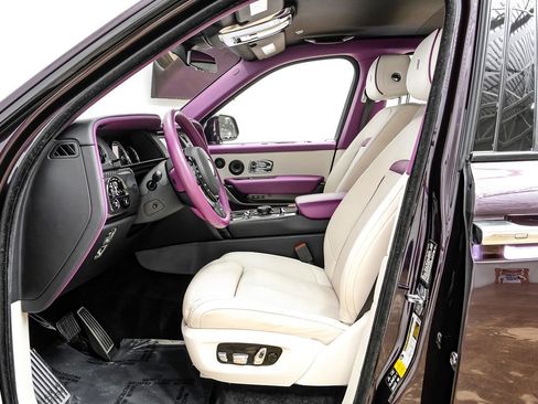 Used 2023 Rolls-Royce Cullinan Black Badge w/ Dark Exterior Package image 4