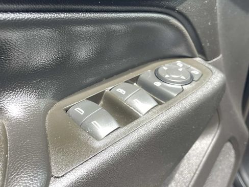 Used 2023 Chevrolet Equinox LT FWD image 12