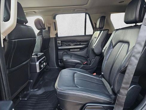 Used 2018 Ford Expedition Platinum RWD image 16