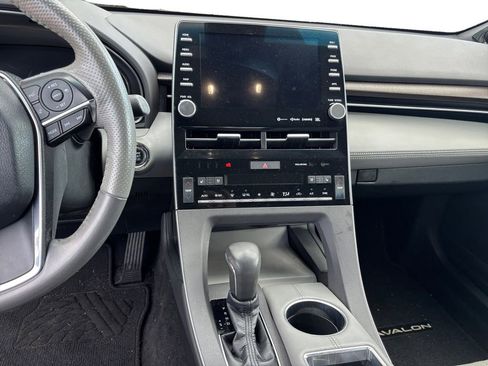 Used 2019 Toyota Avalon Limited FWD image 11
