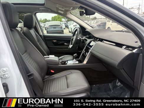 Used 2020 Land Rover Discovery Sport SE image 15