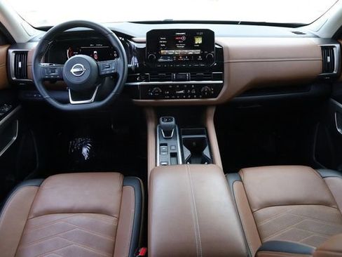 Certified 2025 Nissan Pathfinder Platinum w/ Cargo Package FWD image 16
