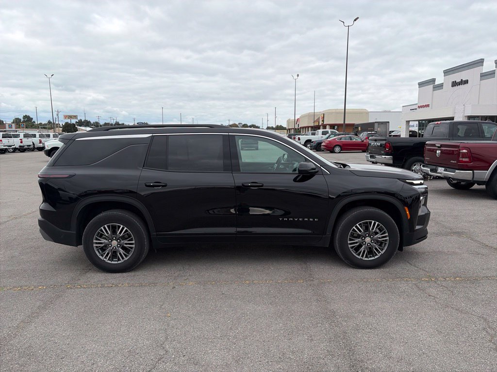 Used 2026 Chevrolet Traverse LT FWD image 7