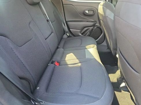 Used 2018 Jeep Renegade Altitude w/ UConnect 8.4 Nav Group AWD/4WD image 13